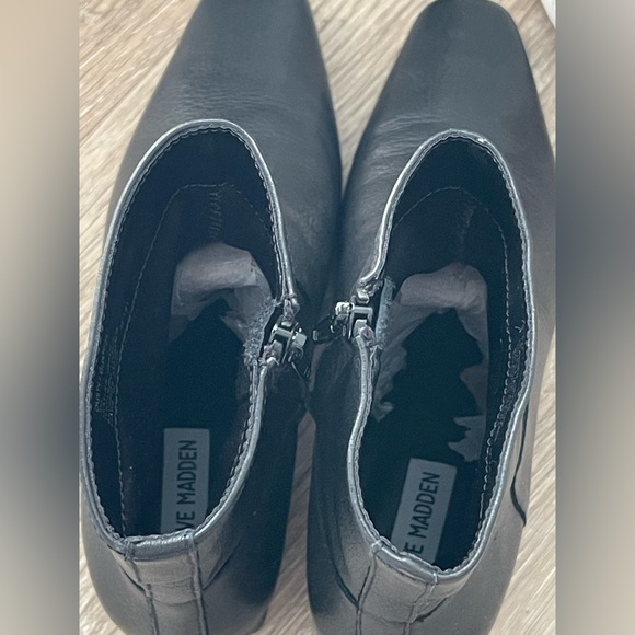 Steve Madden Dusty Bootie- Black Leather- 7M - Picture 8 of 10